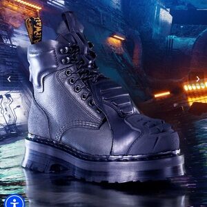 BNIB Dr.Marten Boots. 100% AUTHENTIC. Ships directly 2 me f/ Dr.Martens website!